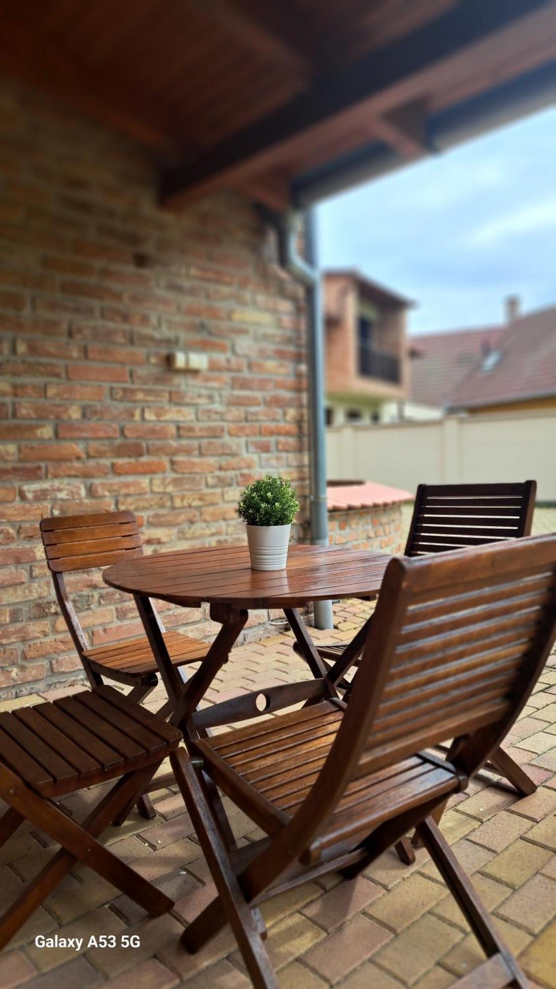 Viktoria Apartman Gyula Εξωτερικό φωτογραφία